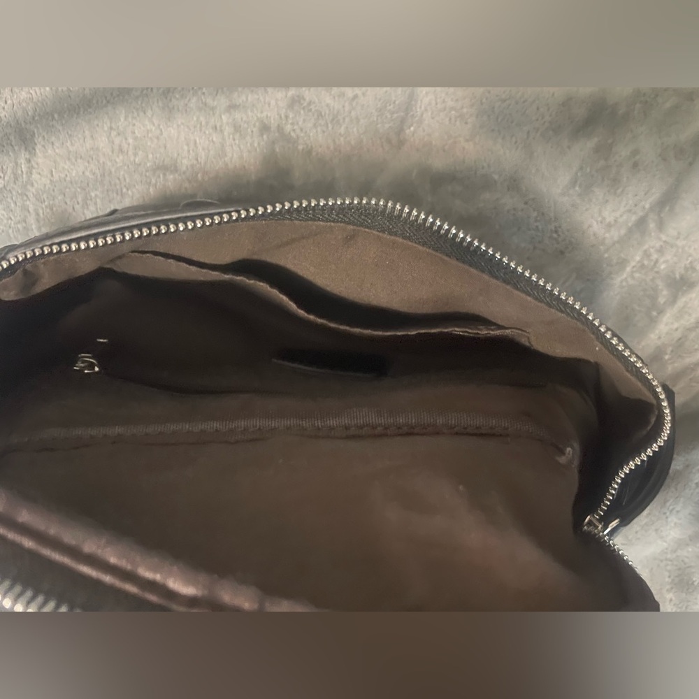 2/$25 🎉 BELT BAG vegan leather with large capacity - Picture 9 of 11